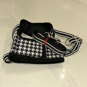 Houndstooth harness with leash size medium NWT